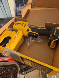 Shop DEWALT
20-Volt MAX XR Copper Cutter (Tool Only STORE PRICE $219