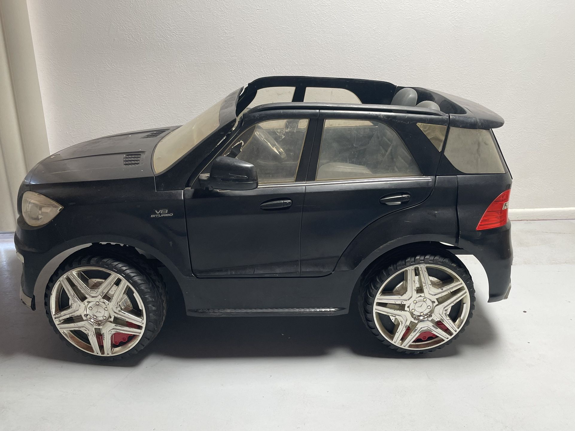Kids - Mercedes AMG Riding Toy