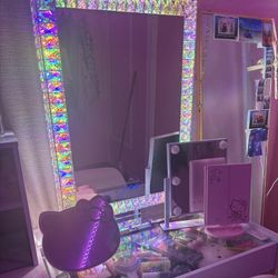 Impressions Mirror (the one thats on) 