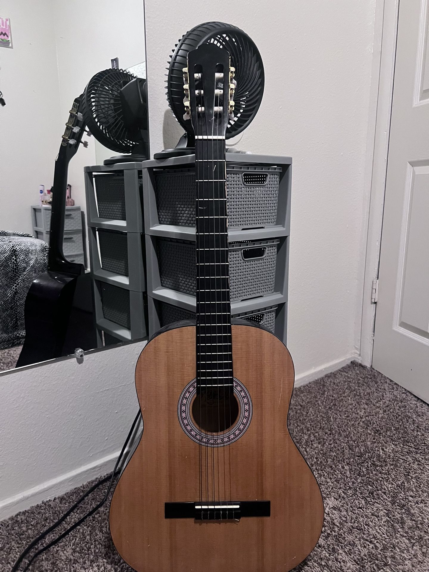 GUITAR ๐
๐ผ