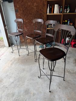 4 wooden and metal barstools