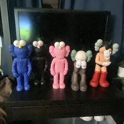 Kaws figures