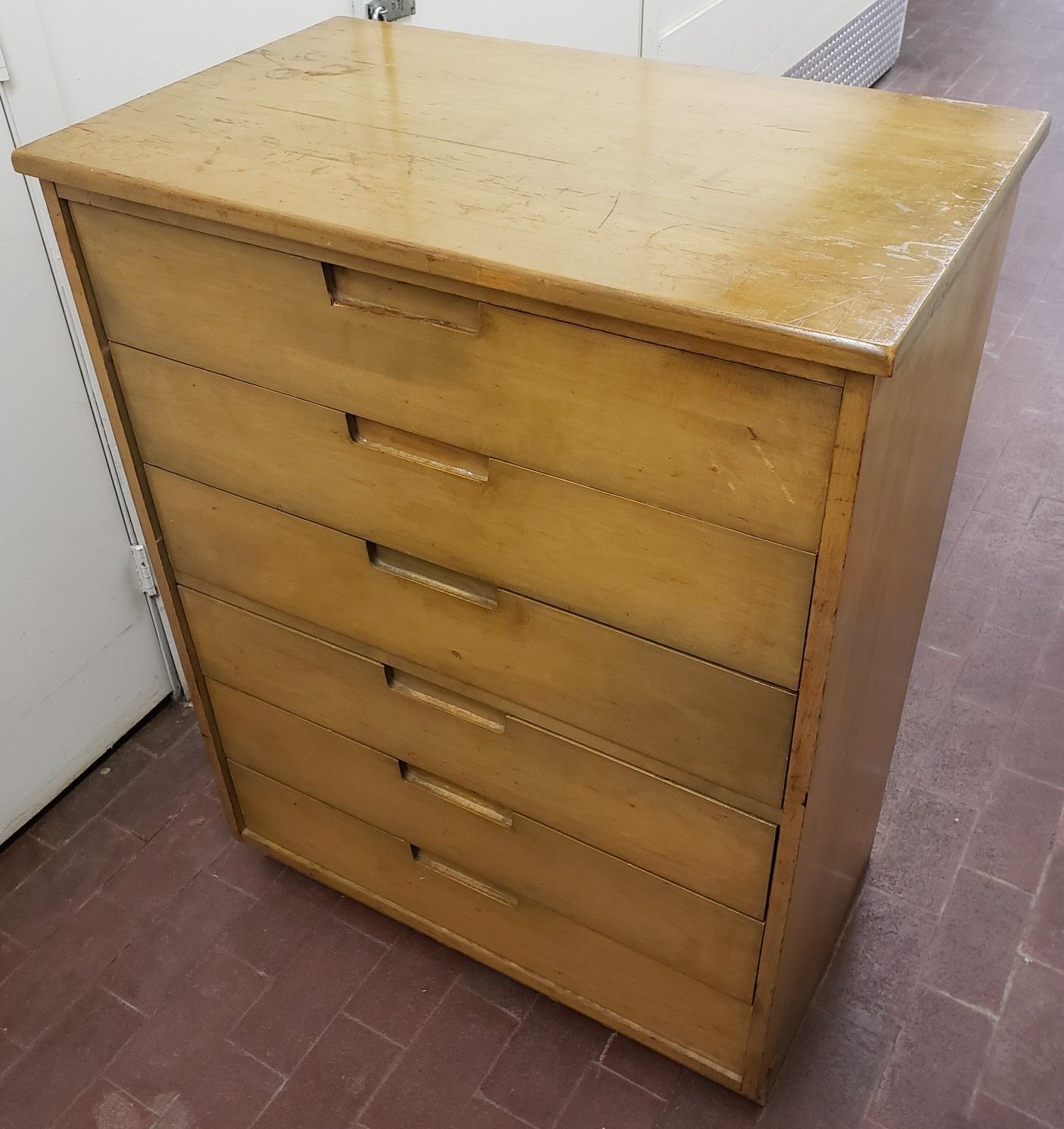 Nice Solid Wood 6-Drawer Dresser (+Free Local Delivery)