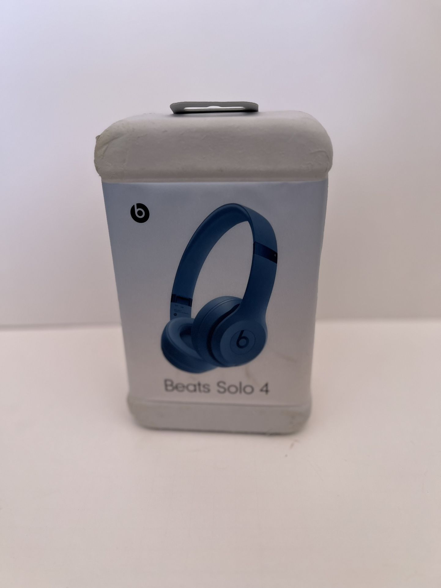 Beats Solo 4 On-Ear Wireless Headphones Brand new damaged box