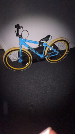 Manic flyer she bike