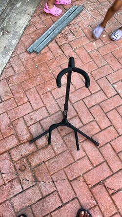 Guitar stand