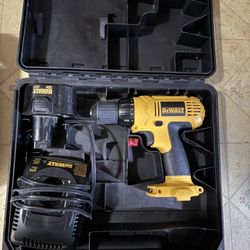DEWALT DRILL 