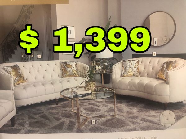 Beautiful new 2 piece off white velvet tufted sofa set with 4 accent