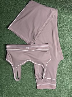 Alo Yoga Leggings and Shorts Set