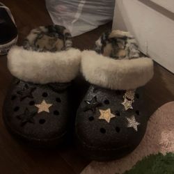 black zebra fluffy crocs