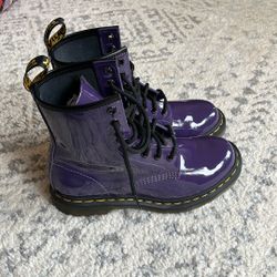 Dr Martens Women’s Boots Shiny Purple Black Currant