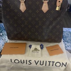 $600-Louis Vuitton 