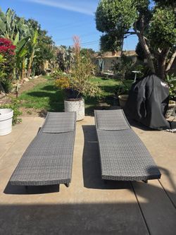Lounge chases