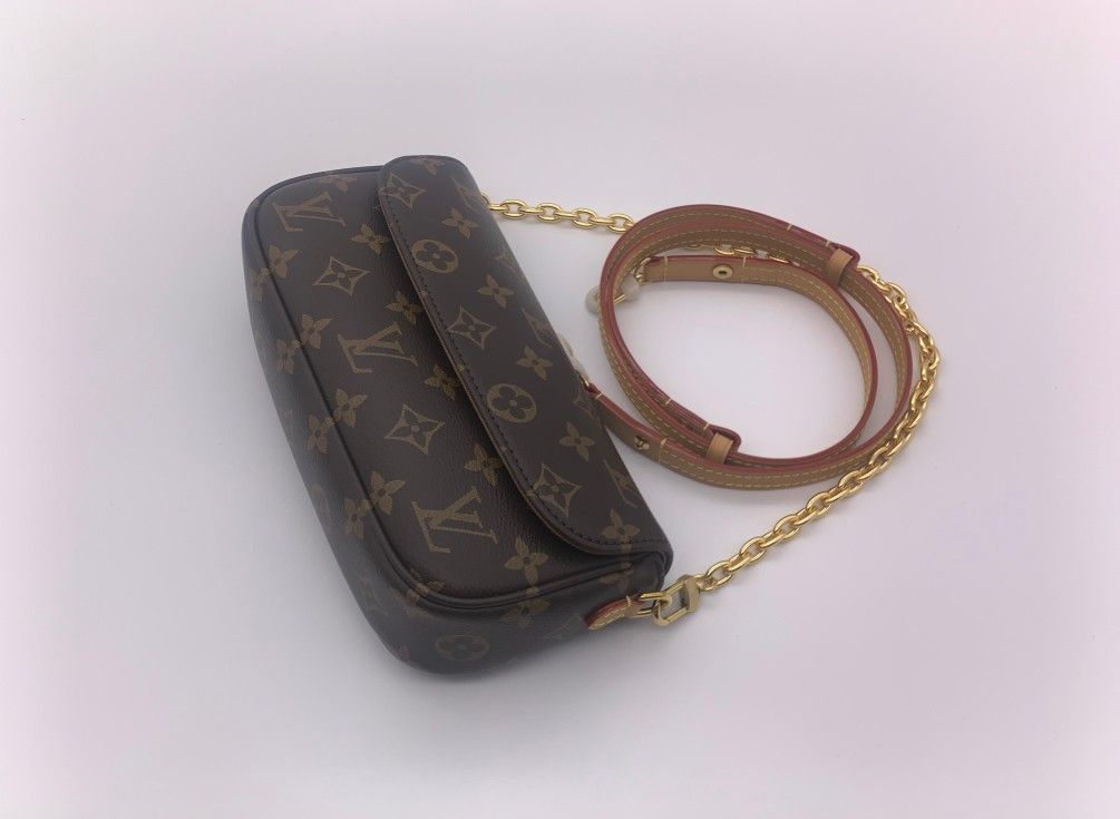 Authentic Louis Vuitton Wallet on Chain Ivy