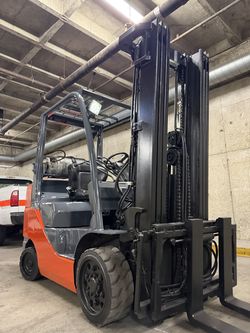 TOYOTA M8 forklift,6600 lb, 3 stage, side shift