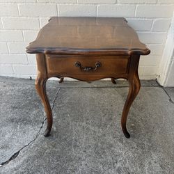 Ethan Allen Country French Lamp Table / Nightstand / Side Table