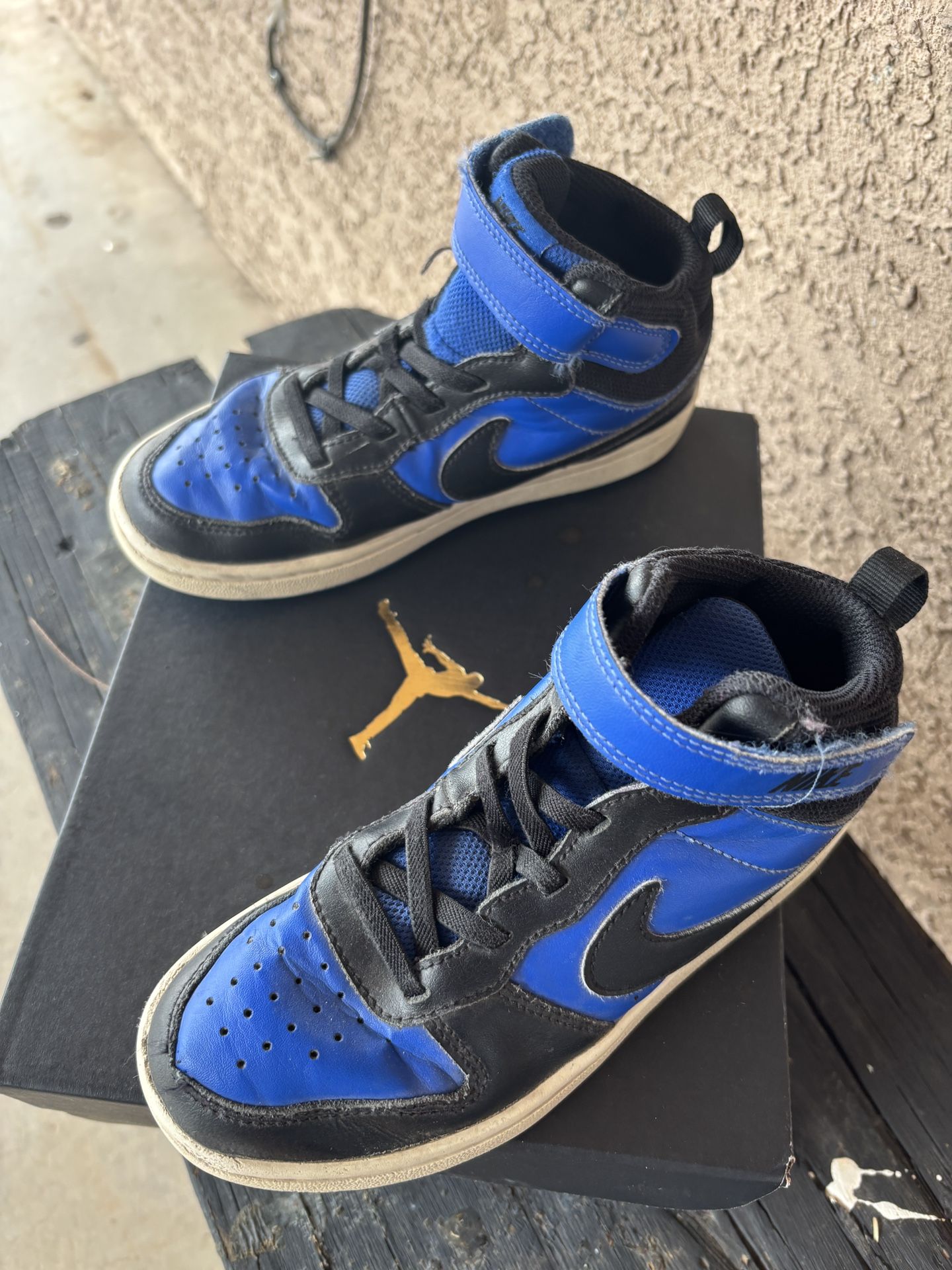 Nikes Tennis Shoes
