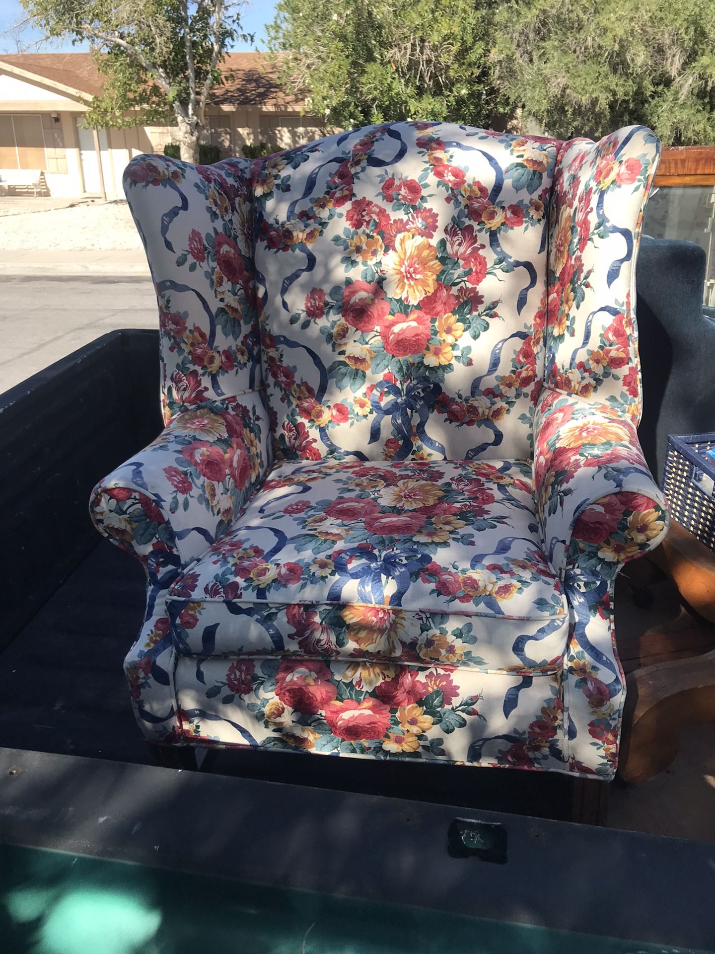 FLORAL CHAIR Wingback