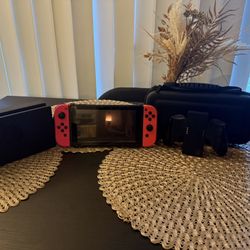 Nintendo Switch – Excellent Condition + Comfort Grip Accessory