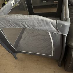 Baby trend Play Pen