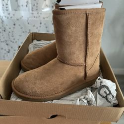 Ugg Boots Size 2 (Brand New Have Not Been Used At All)