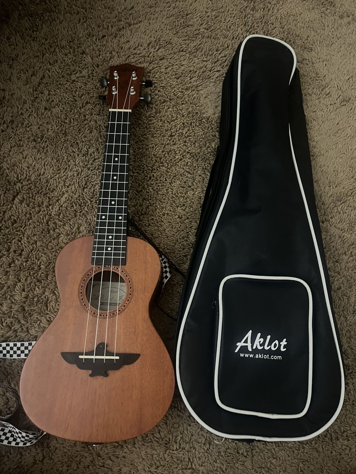 Brand New Aklot Ukelele With Case And Strap (never Used)