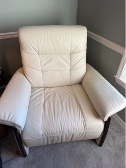2 Leather Electric Recliner Chairs