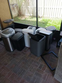 Trash Cans 