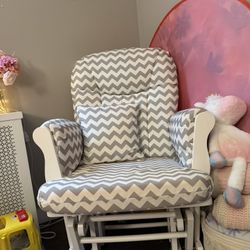 Chevron Gray/White  Pattern Glider 