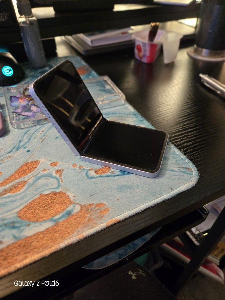 Unlocked Galaxy Flip 6 Used-mint Condition