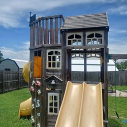 Play House With Two Swings Nice Condition  You Take  Down 