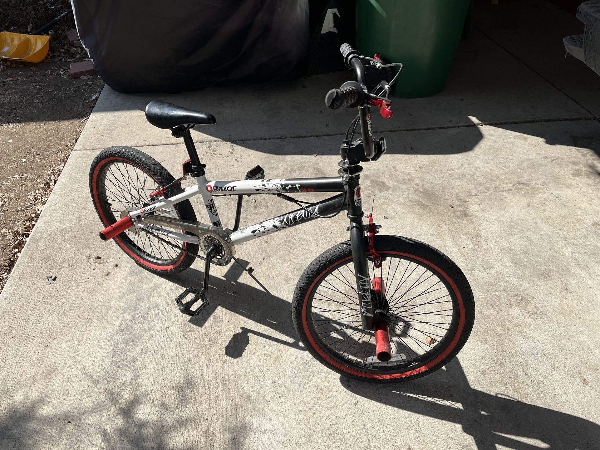 Razor Nebula BMX