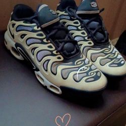 Size 8.5 Nike Air Max For Women ! Only Worn 3x. 