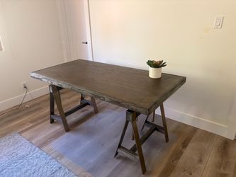 Adjustable height writing desk