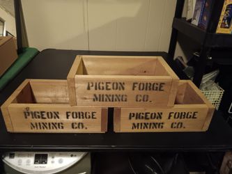 Pigeon Forge Decor Crates(3)