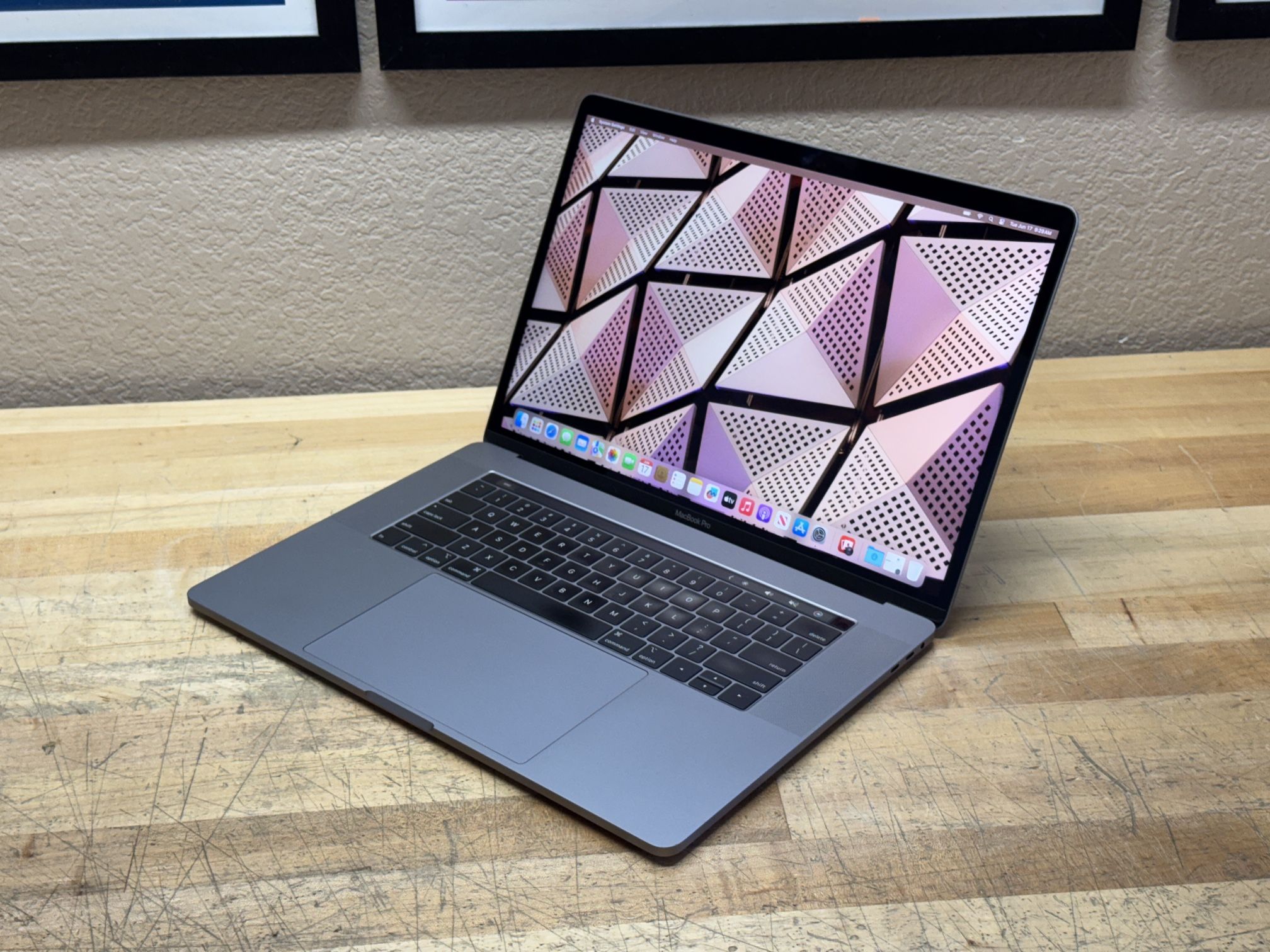 2018 15” MacBook Pro - 2.2 GHz i7 - 16GB - 256GB SSD