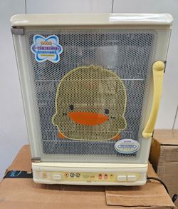 Baby bottle sanitizer