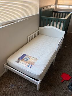 Toddler bed with mattress