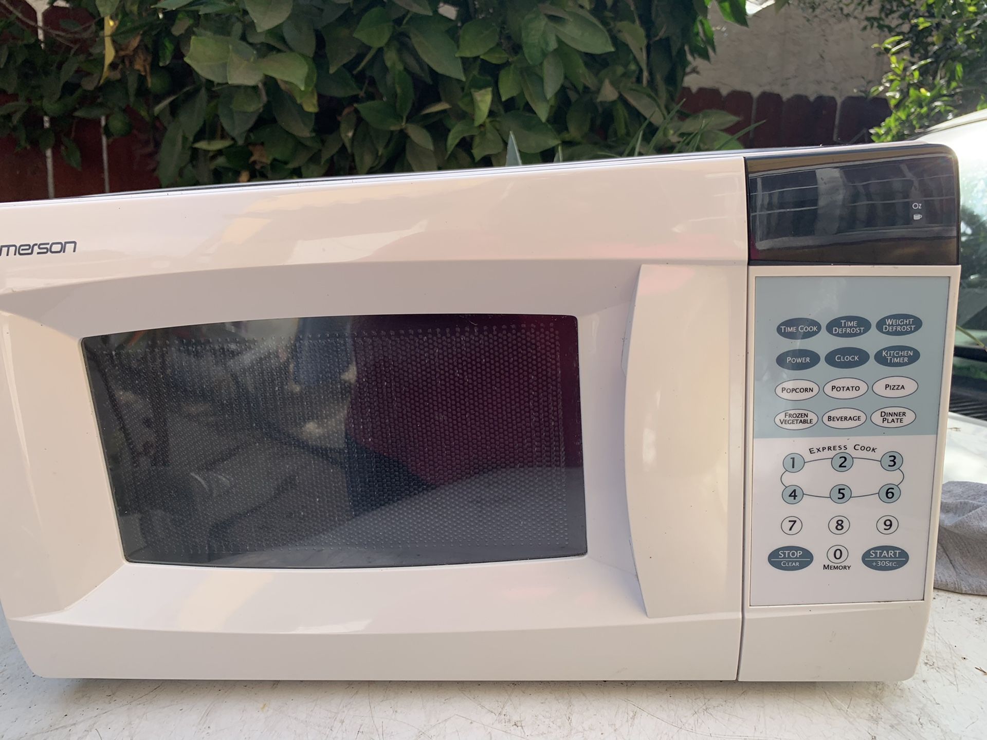 Emerson microwave in good working conditions