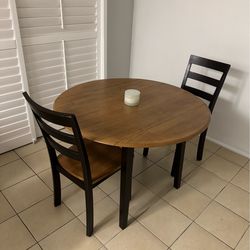 Kitchen table with 2 chairs