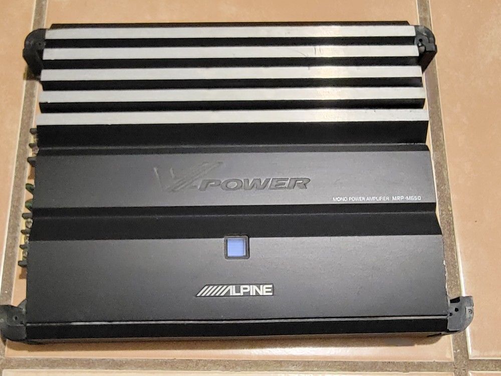 Alpine Mono Subwoofer Amplifier 600 watts Rms works excellent cash only
