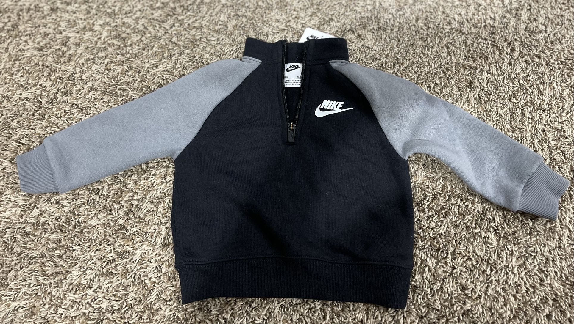Nike Kids Sweatshirt size 12 months
