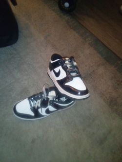 Nike Black and white Panda Dunks size  8