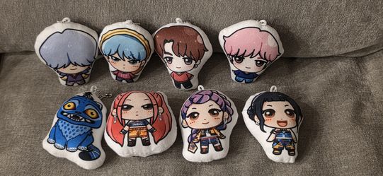 K Pop Demon Hunters 8 keychains