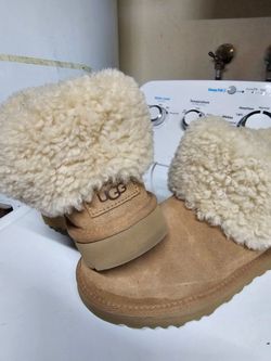 UGG SIZE 8 WOMENS
