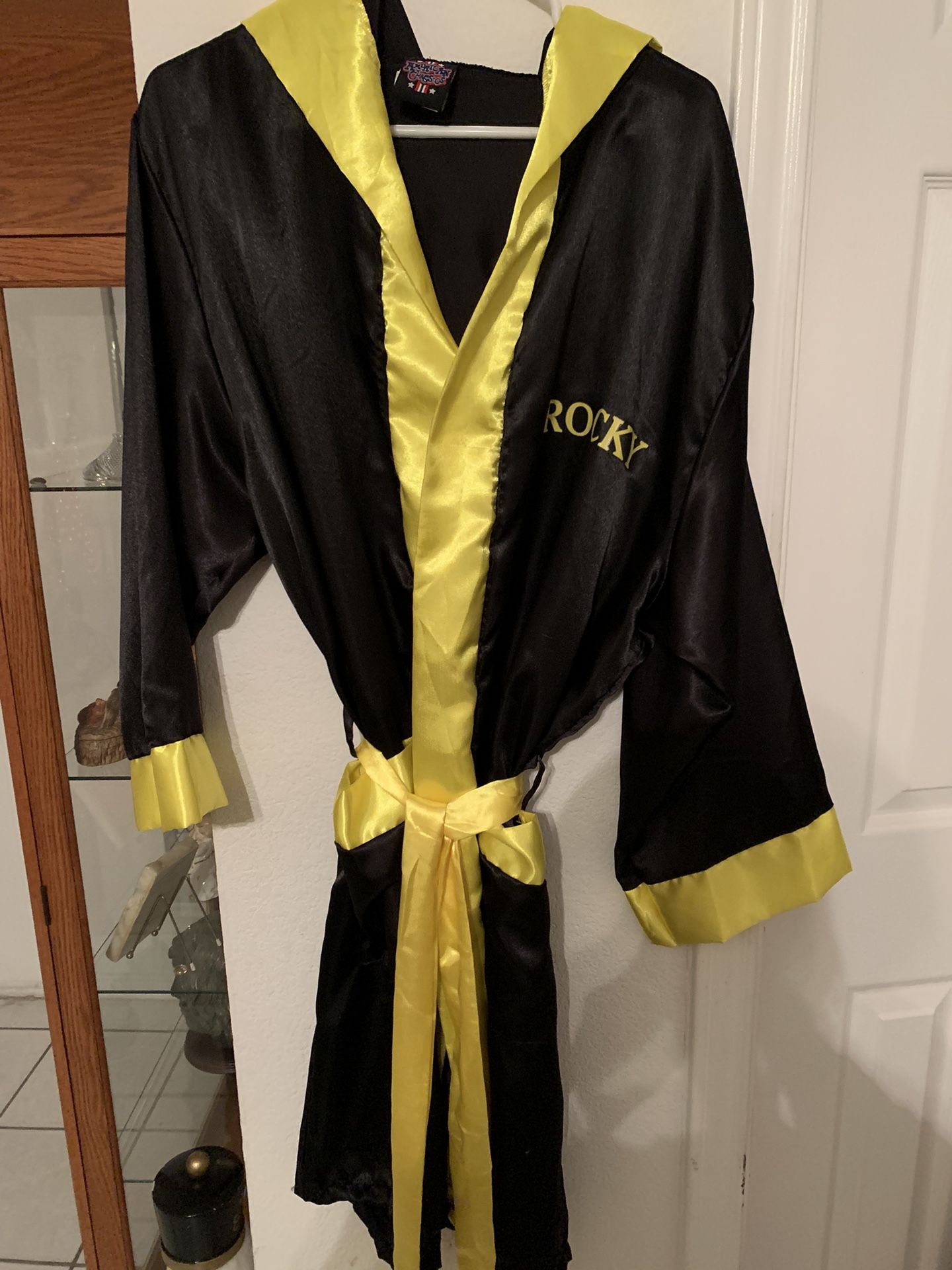 Rocky Robe