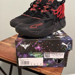 MB1 (Melo Ball)Size 8 Black Red Blast 