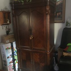 Beautiful Antique Style Dresser 