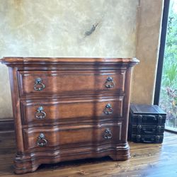 Night Stand/Dresser From Bernhardt! Great Condition! DELIVERY AVAILABLE!