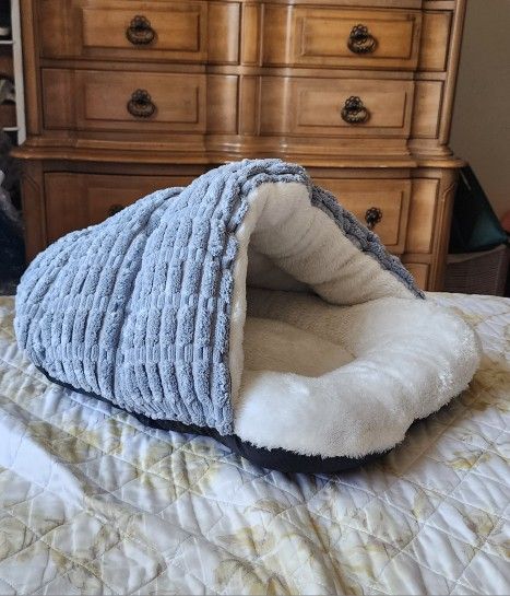 Small Pet Bed-New